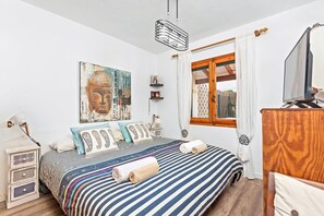 2 bedrooms, iron/ironing board, free WiFi, bed sheets