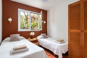 2 makuuhuonetta, silitysrauta/-lauta, vauvan matkasänky, ilmainen Wi-Fi