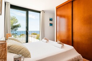 3 chambres, fer et planche à repasser, Wi-Fi gratuit, draps fournis