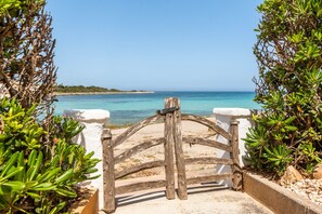 Una playa cerca