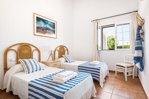 3 chambres, fer et planche à repasser, Wi-Fi gratuit, draps fournis