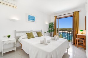 4 chambres, fer et planche à repasser, lit parapluie, Wi-Fi gratuit