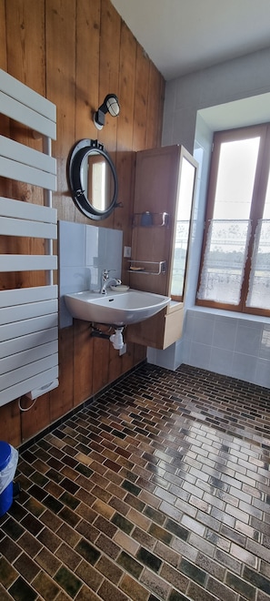 Shower - Quiet renovated house near the beach with beautiful garden in Kerdalé (Trégunc)