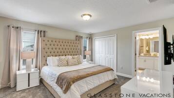 4 bedrooms, desk, iron/ironing board, travel crib