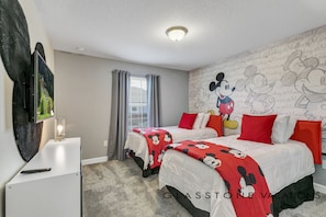 4 bedrooms, desk, iron/ironing board, travel cot