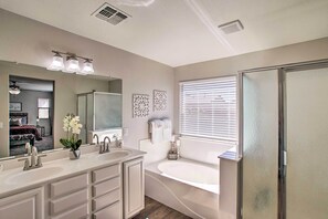 Hair dryer, towels - Game Room, Putting Green! Queen Creek Family Home (Queen Creek)
