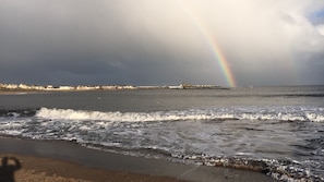Plage, chaises longues