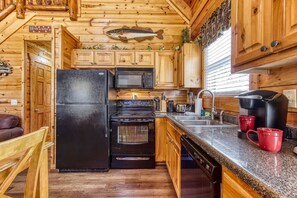 Microwave, dishwasher, coffee/tea maker, toaster - Moonlight Getaway, Hot Tub, Amazing Views, $560 FREE tickets each paid day!!! (Sevierville)