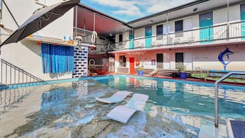 Outdoor pool, pool loungers
