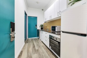 Three Bedroom with Private Terrace | Private kitchen - Capitanos (Darwin)