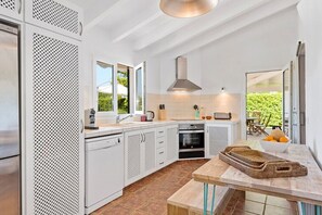 Fridge, microwave, oven, stovetop - Villa Sirena - Cap den Font (San Luis)