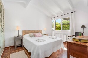 4 bedrooms, iron/ironing board, travel crib, free WiFi - Villa Sirena - Cap den Font (San Luis)