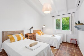 4 bedrooms, iron/ironing board, travel crib, free WiFi