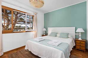 6 chambres, fer et planche à repasser, accès au Wi-Fi (inclus)