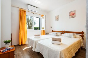 4 bedrooms, iron/ironing board, free WiFi, bed sheets