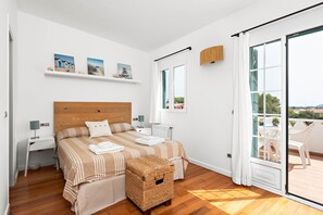 5 bedrooms, iron/ironing board, free WiFi, bed sheets