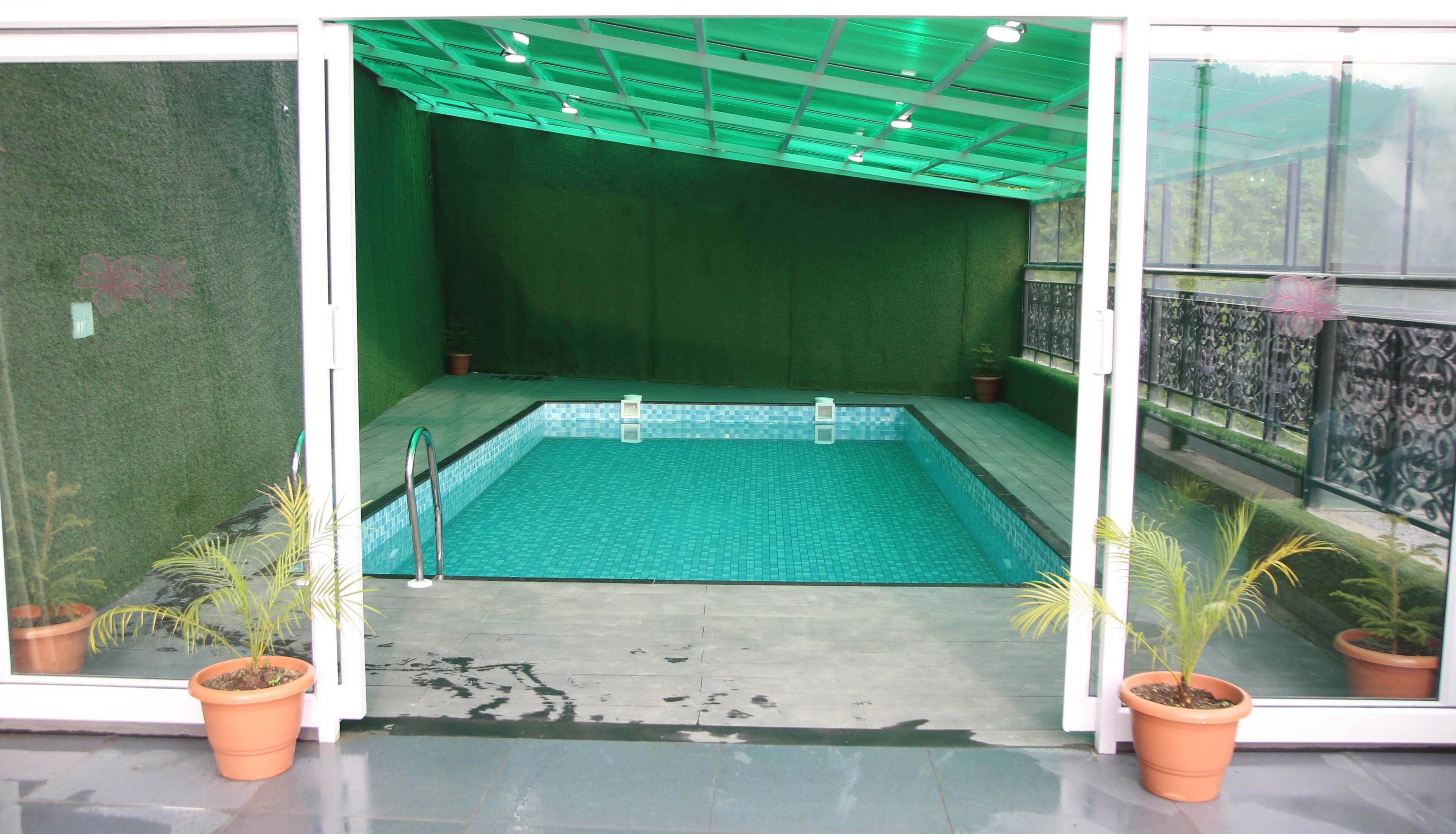 室外泳池；免費小屋、泳池傘