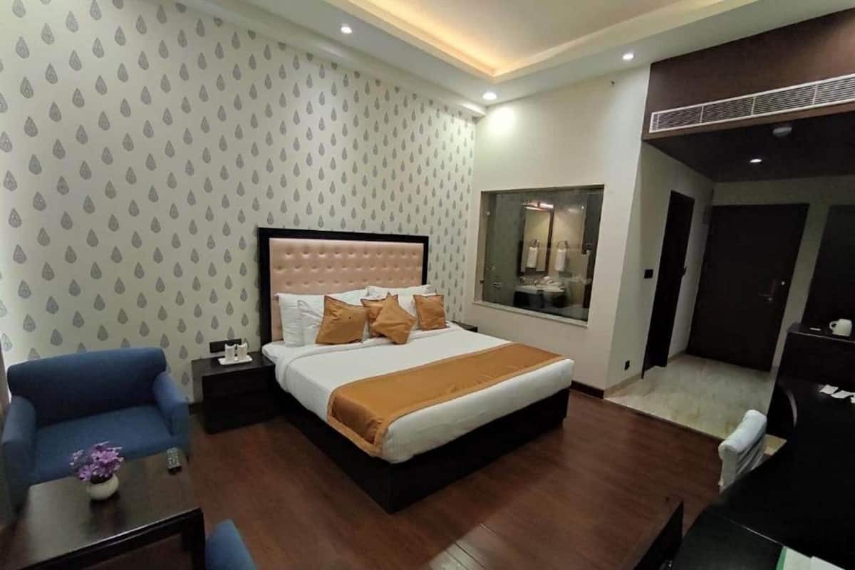 Deluxe King Room