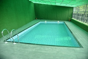 Outdoor pool, free cabanas, pool umbrellas