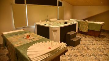 Salas de tratamiento para parejas, un sauna, baño turco, masajes