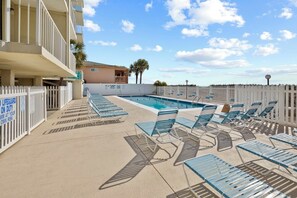  حمام سباحة