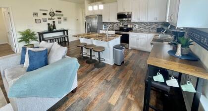 Beach side, 3 Bedroom, 2 bathroom, Sleeps 11, Great price!