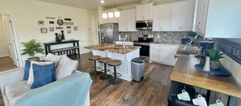 Beach side, 3 Bedroom, 2 bathroom, Sleeps 11, Great price!