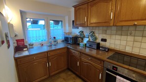 Refrigerador, microondas, horno, placa de cocina