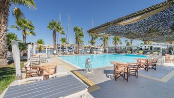 حمّام سباحة خارجي موسمي