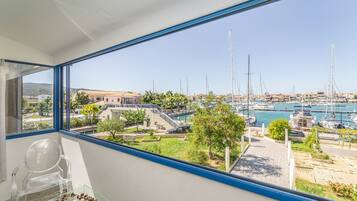 1 غرفة نوم وخزنة داخل الغرفة وواي فاي مجانًا وملاءات أسرّة