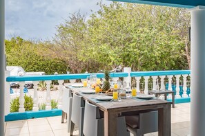 Outdoor dining - Villa Despacito (Sint Willibrordus)
