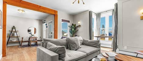 Télévision, cheminée, chaßne hi-fi, espaces bureaux