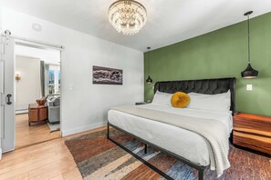 1 bedroom, memory foam beds, WiFi, bed sheets - Hot Tub, 1 Block Off Main St, Fire Place, Pets OK! (Leadville)