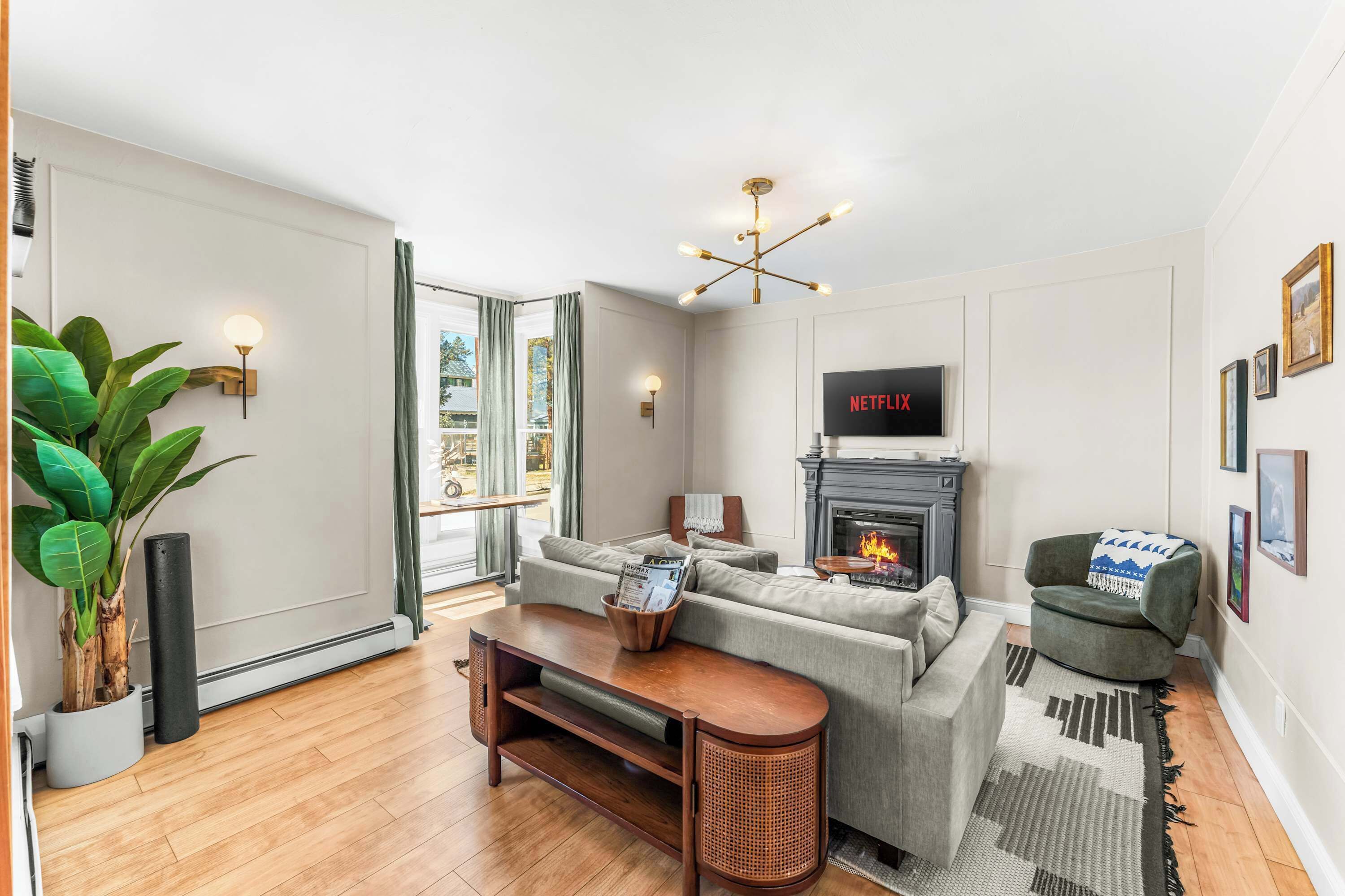 Televisión, chimenea, estéreo, oficina