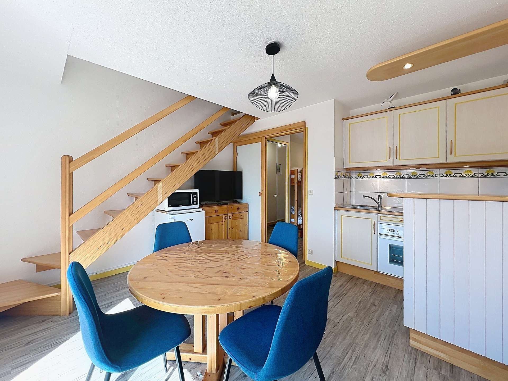 Fridge, oven, dishwasher, toaster