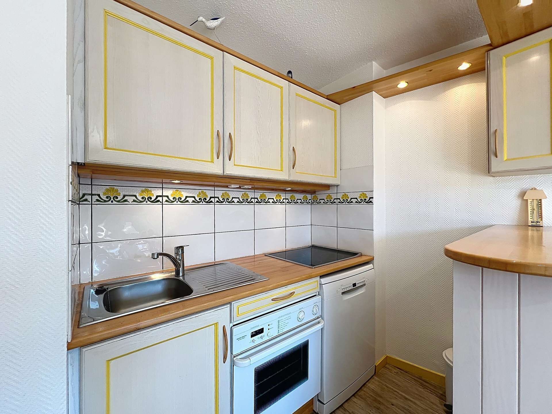 Fridge, oven, dishwasher, toaster