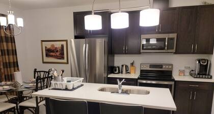 Comfy 3Bdrm home near Hyde Park Mall/Western Uni