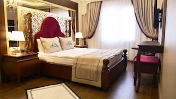 Family Single Room, 1 Double Bed | Minibar, in-room safe, desk, soundproofing