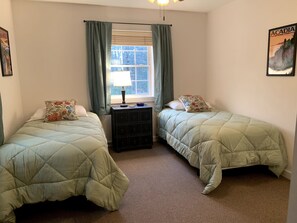 2 bedrooms, iron/ironing board, WiFi, bed sheets - Western Mountain Townhouse (Southwest Harbor)