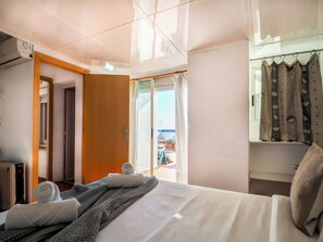 4 chambres, fer et planche à repasser, Wi-Fi gratuit, draps fournis