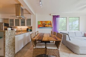 Interior - Bright Modern Condo with balcony overlooking 5th Ave. 4 minute walk to the beach (Playa del Carmen)