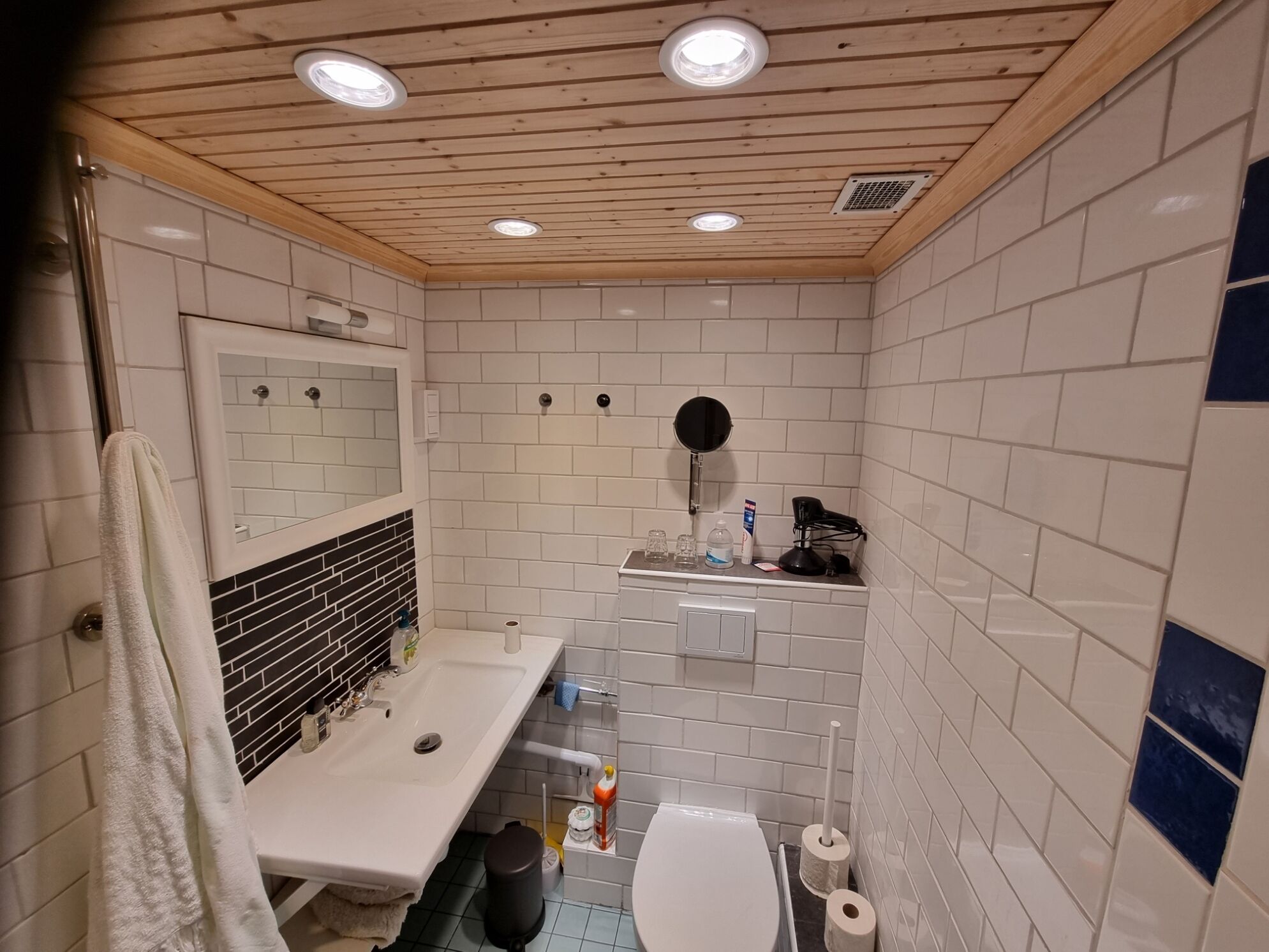 Leilighet | Bad | Separat badekar og dusj og dype avslapningsbadekar