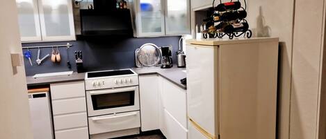 Appartement | Cuisine privée | Réfrigérateur, micro-ondes, four, plaque de cuisson