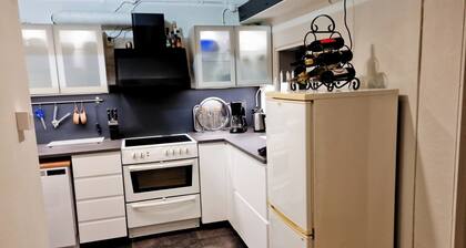 2 Bed Retreat - Sleeps 4 - Pets - Parking - Wifi