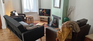Smart TV - Fisherman's-Terrace (Tardis) Old RNLI & Crabbing Area Free Secure Parking (Poole)