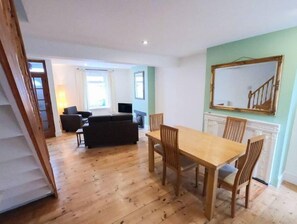 Dining - Fisherman's-Terrace (Tardis) Old RNLI & Crabbing Area Free Secure Parking (Poole)