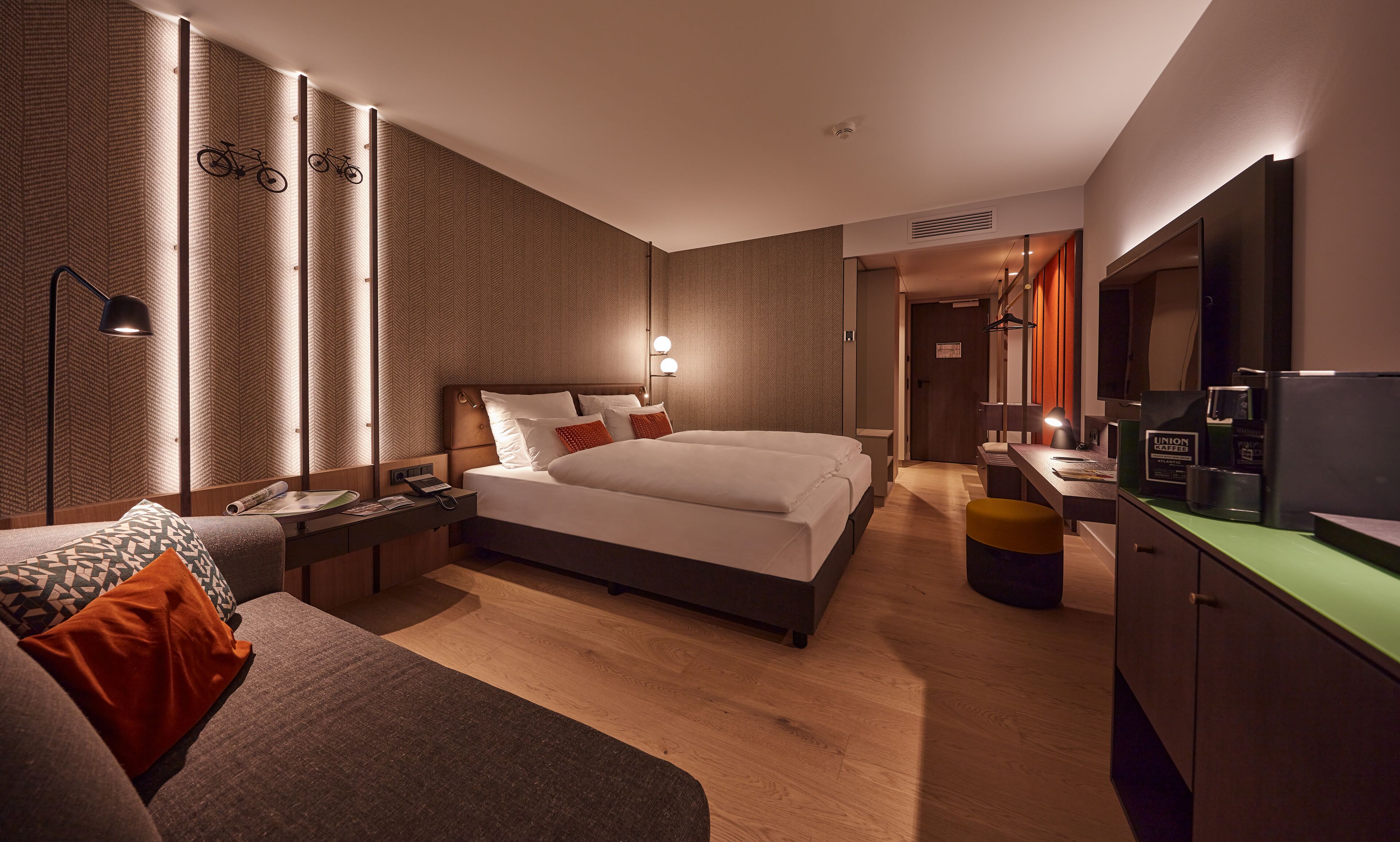 deluxe double room, non smoking, courtyard view | hypo-allergenic bedding, in-room safe, desk, laptop workspace