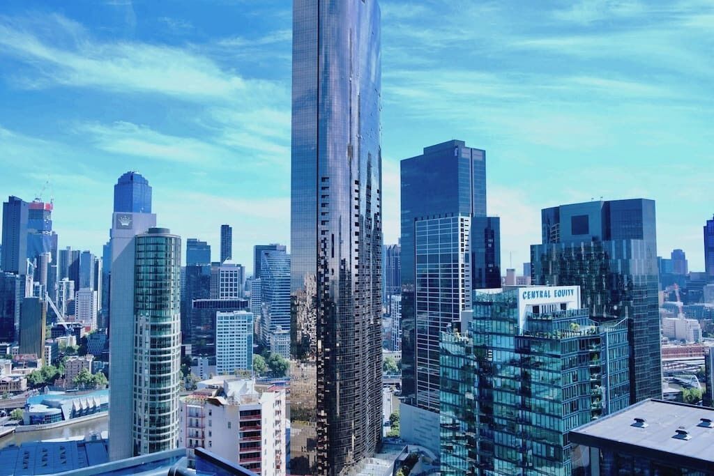 Deluxe 1B Apt *Level 39 *65' LUX SmartTV Free WiFi NearMelbourne Square Netflix