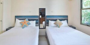 1 bedroom, iron/ironing board, WiFi - Overlooking the pool! On 5 Ave steps to beach, in the heart of Playa del Carmen! (Playa del Carmen)