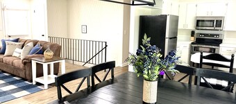 Beautiful 1 acre 5 bd in Eagle- hot tub & pingpong